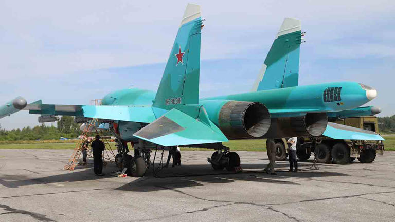 ロシア空軍 戦闘爆撃機 スホーイ Su-34  フルバック エンジンノズル タグ Su-34 (航空機) - Wikipedia