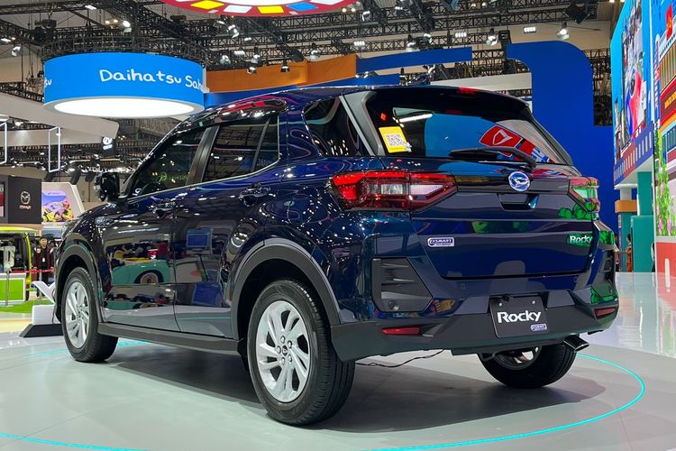 Hybrid Rocky vs Tiggo Cross, Pilih yang Terbaik?