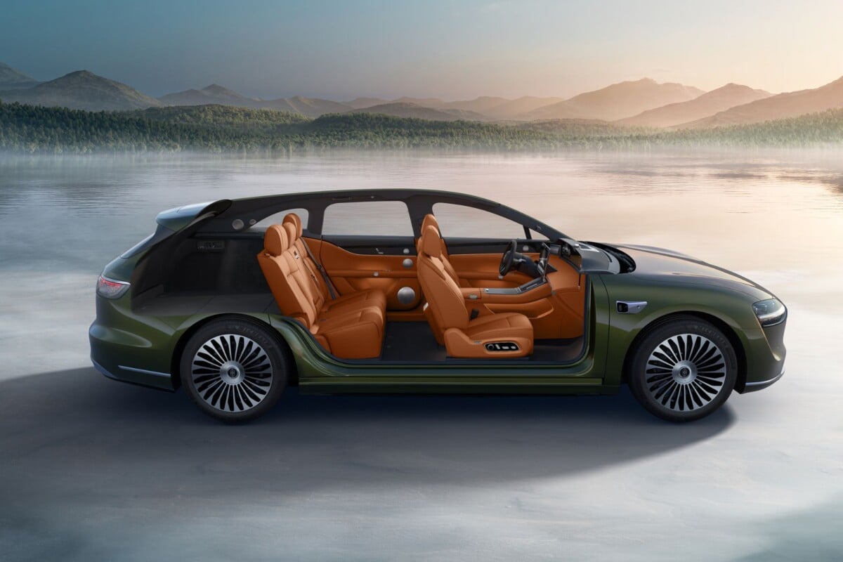 Voici l’intérieur très pratique de cette sublime voiture électrique chinoise conçue avec Huawei