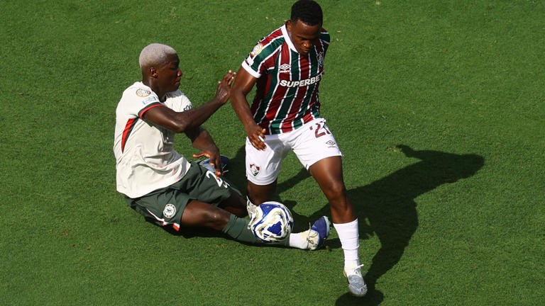 One of Arias' nicknames is 'The Colombian Pele' but in Brazil he was known as 'The Little Engine' because, according to his former Fluminense team-mate, Marcelo, "he doesn't stop running at all".