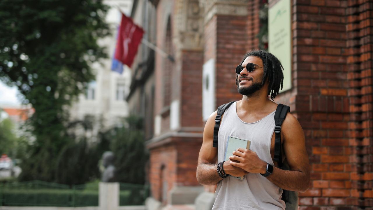 10-canadian-laws-that-catch-american-tourists-completely-by-surprise