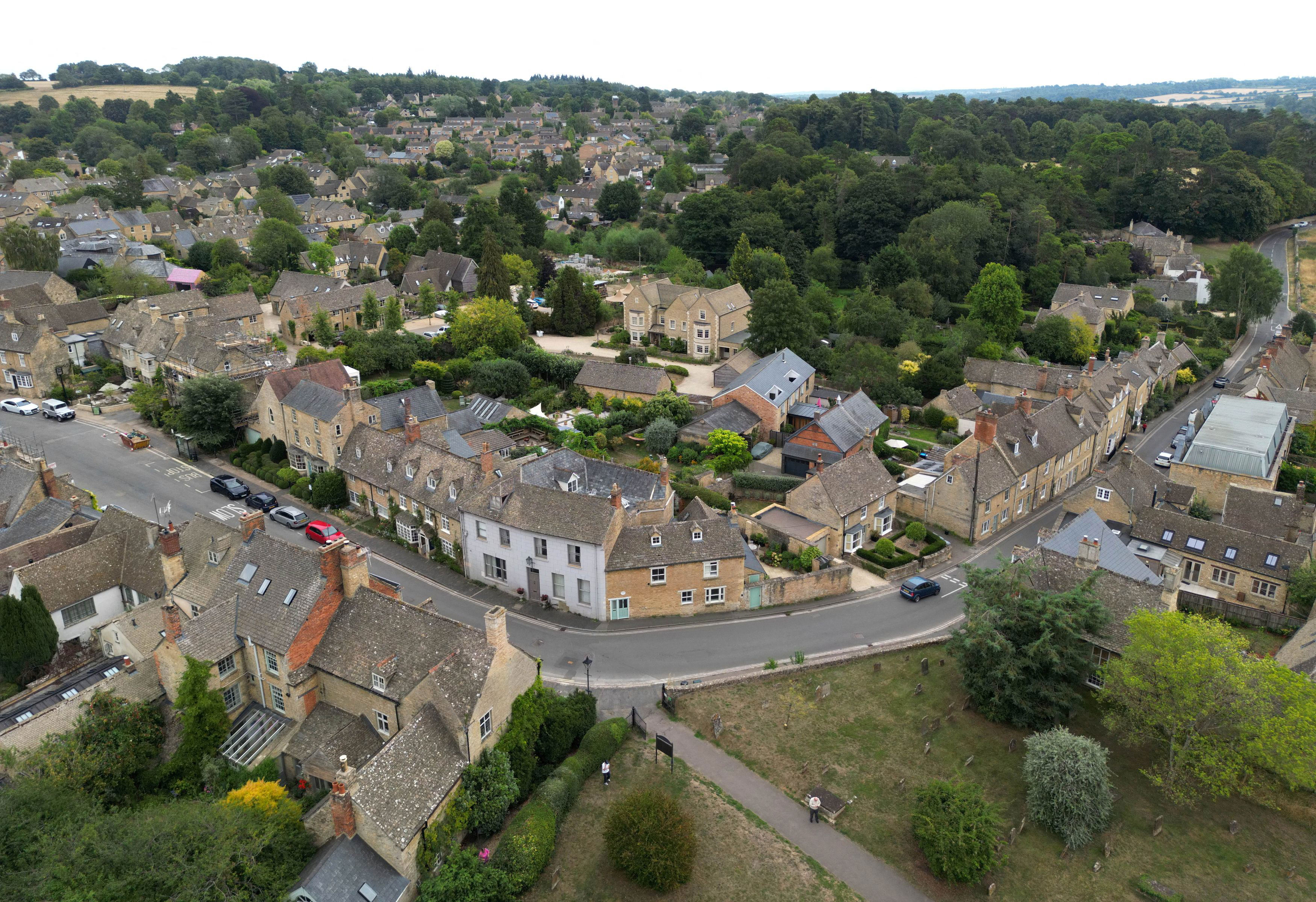 JD Vance becomes the latest affluent American to fall for the Cotswolds JD Vance becomes the latest affluent American to fall for the Cotswolds