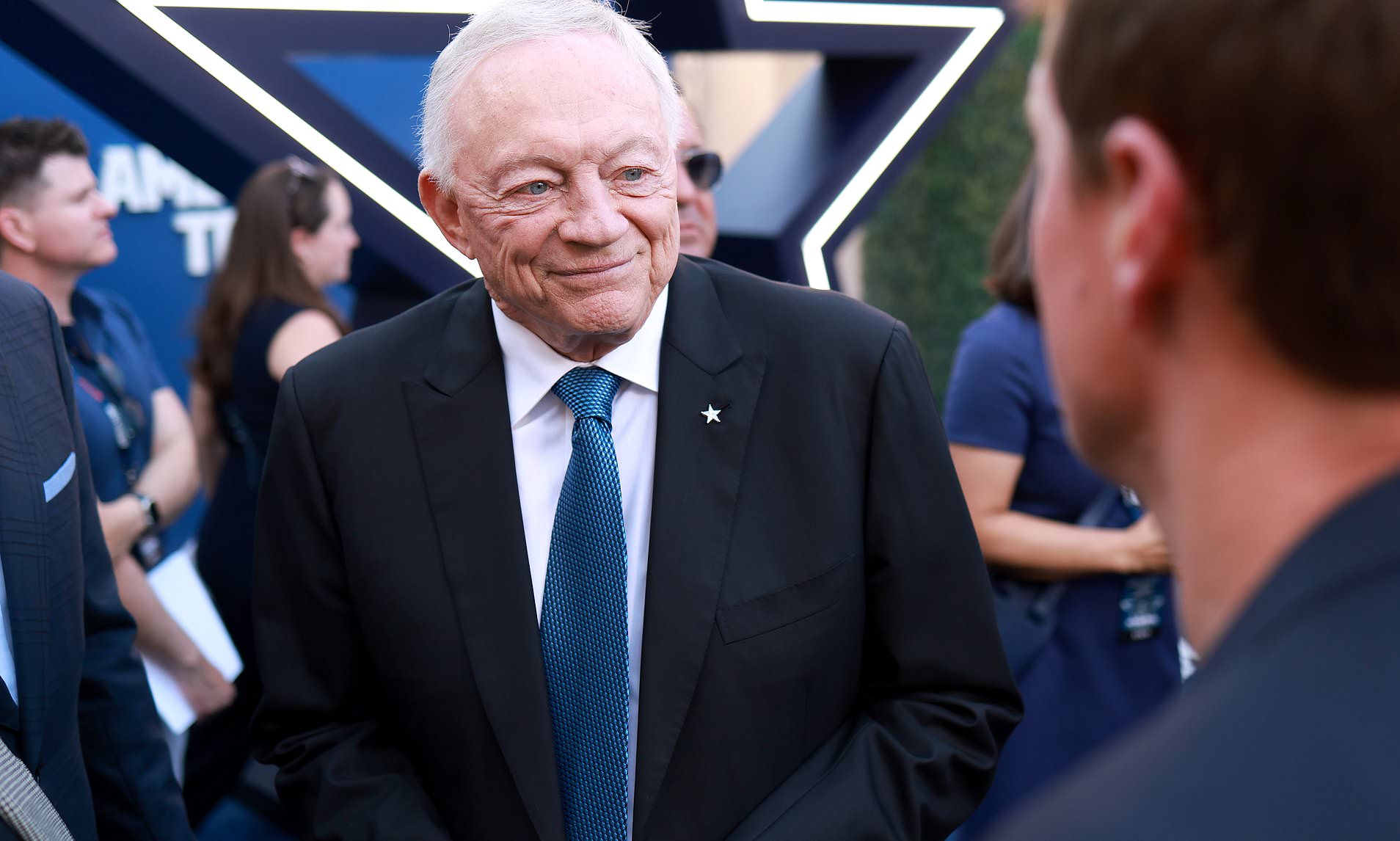 Dallas Cowboys owner Jerry Jones, 82, reveals he beat stagefour cancer