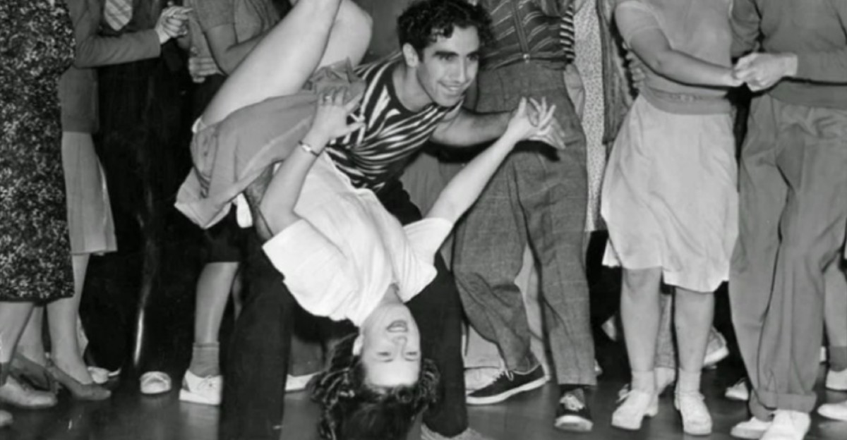 15 Vintage Photos of College Life in the 1940s