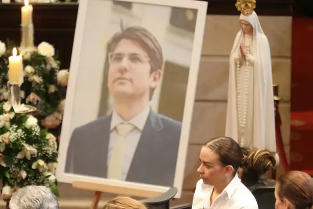 La emotiva historia detrás de la canción 'El Guerrero', interpretada por Yuri  Buenaventura en el funeral de Miguel Uribe Turbay