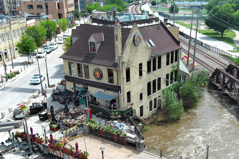 Cafe Hollander in Wauwatosa sets reopening plan, including soft open