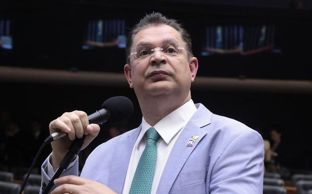 Sóstenes ataca Moraes após prisão preventiva de Bolsonaro: 