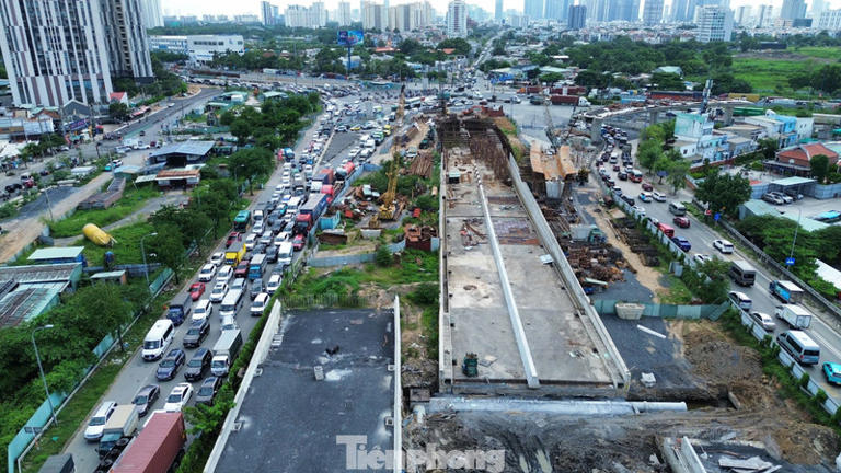 Báo điện tử Tiền Phong Dự án nút giao thông An Phú (TPHCM) đang được đẩy nhanh tiến độ thi công. 1