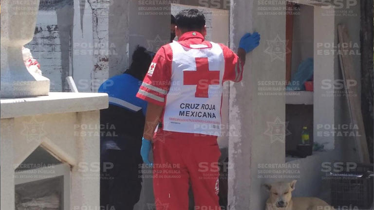 Una vez asegurado, paramédicos de la Cruz Roja le brindaron los primeros auxilios.