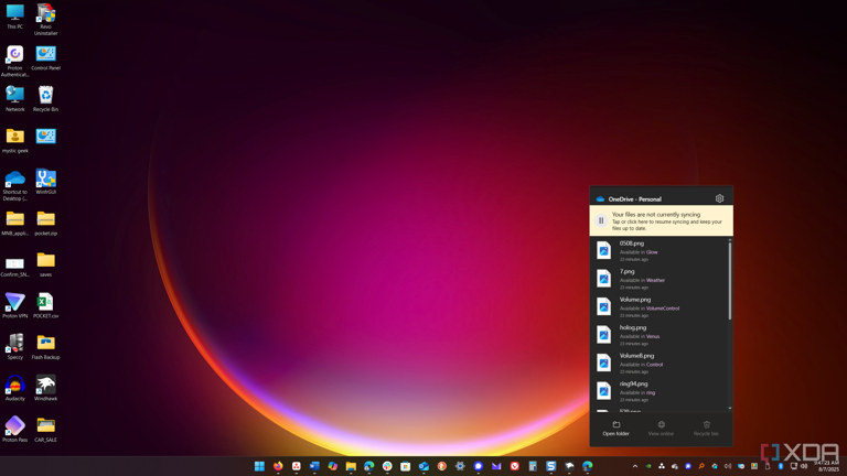 shows paused file sync in OneDrive on Windows