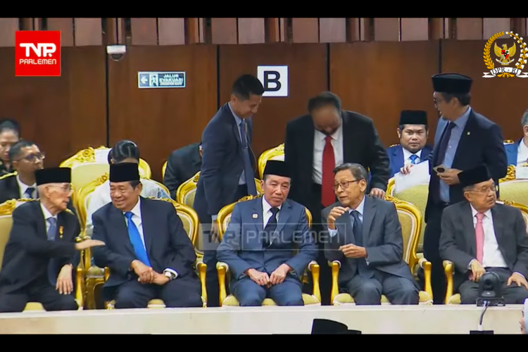Try Sutrisno, SBY, Jokowi, Boediono, dan JK di Sidang Tahunan MPR 2025. (Dok YouTUbe DPR)