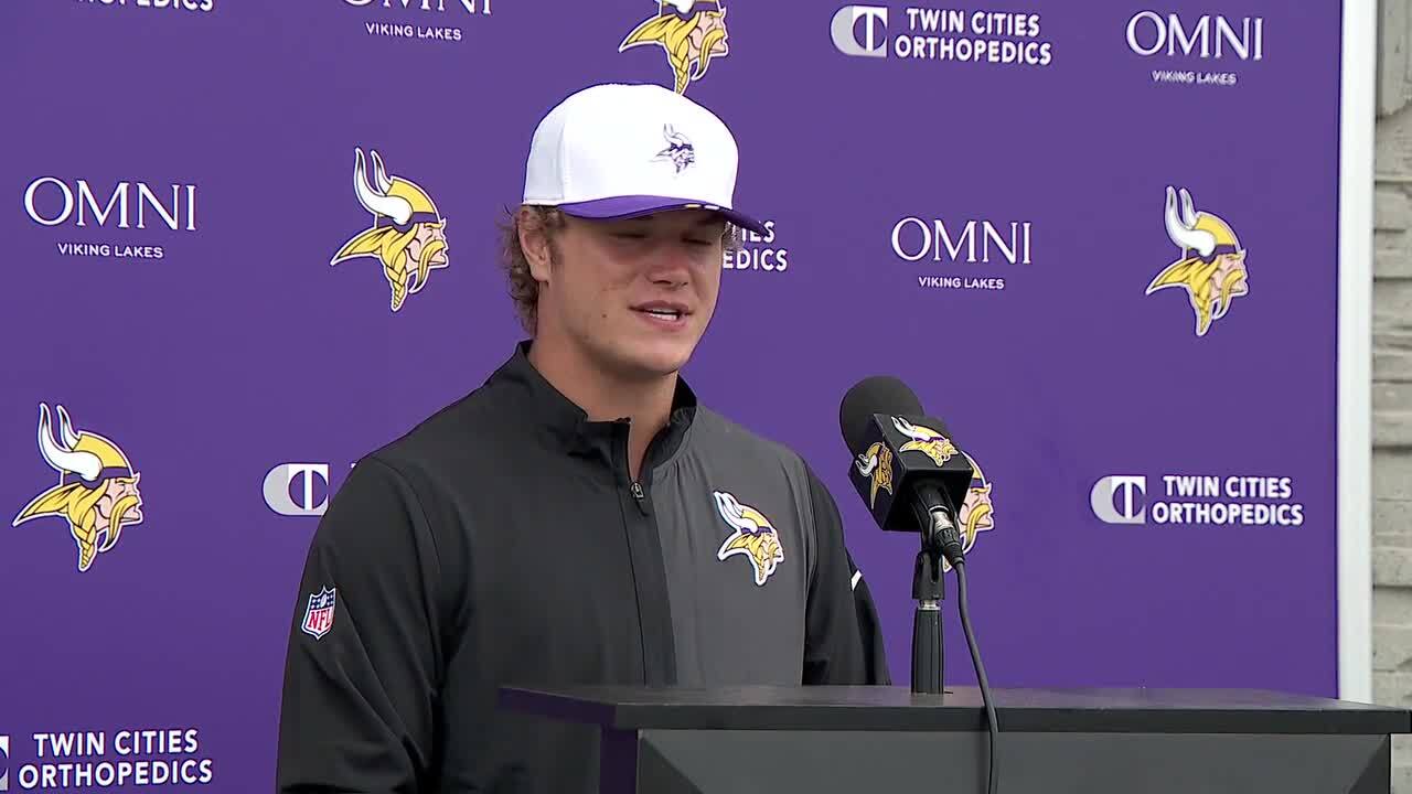 Male Cheerleader the Reason Behind Multiple Vikings Fans Canceling Their  Season Tickets