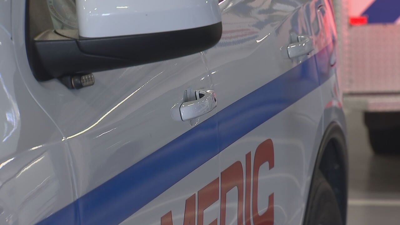 One hurt in southeast Charlotte stabbing, MEDIC says