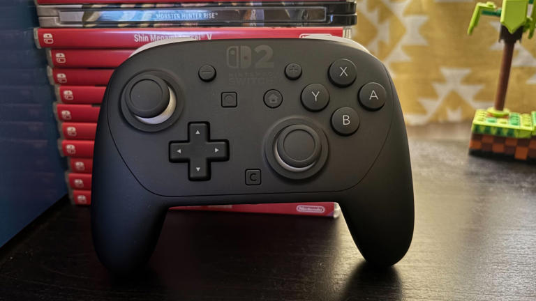Nintendo Switch 2 Pro Controller vs Nintendo Switch Pro Controller ...