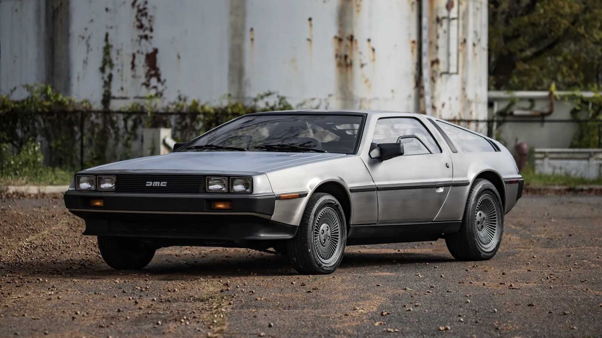 1983 DeLorean DMC-12 front, three-quarter