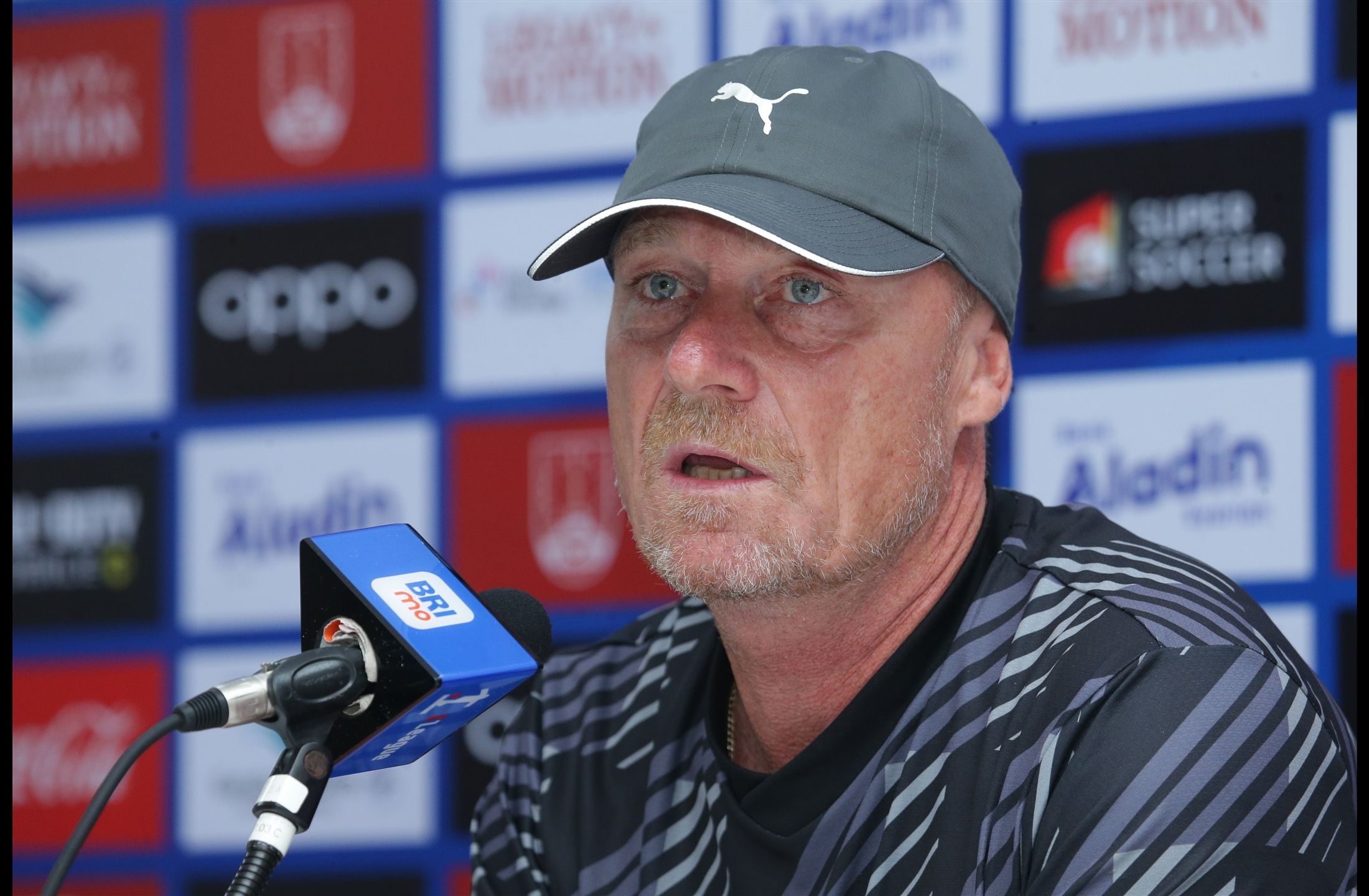 Olmos tulki bilan porno