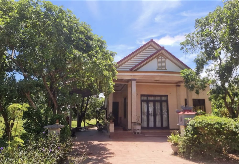 Người đàn ông bị đánh gục sau khi vác kiếm 'lùa' nhóm đòi nợ