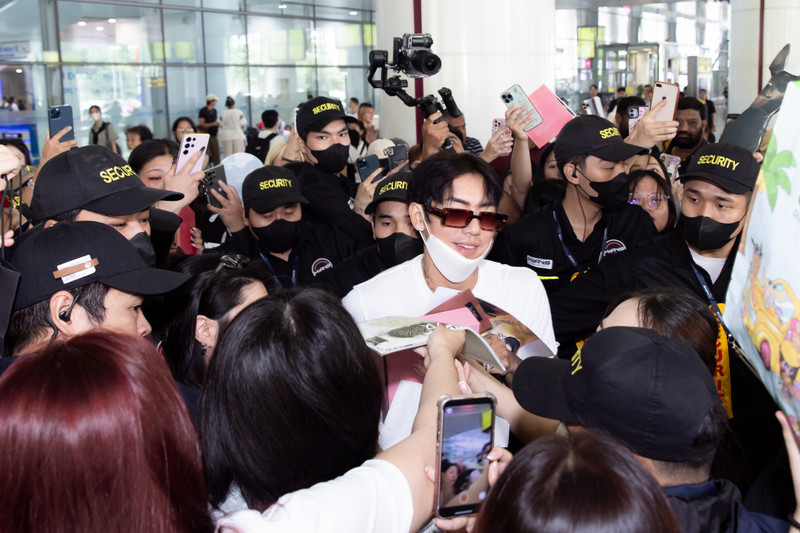 Cảnh tượng nghẹt thở ở sân bay Nội Bài