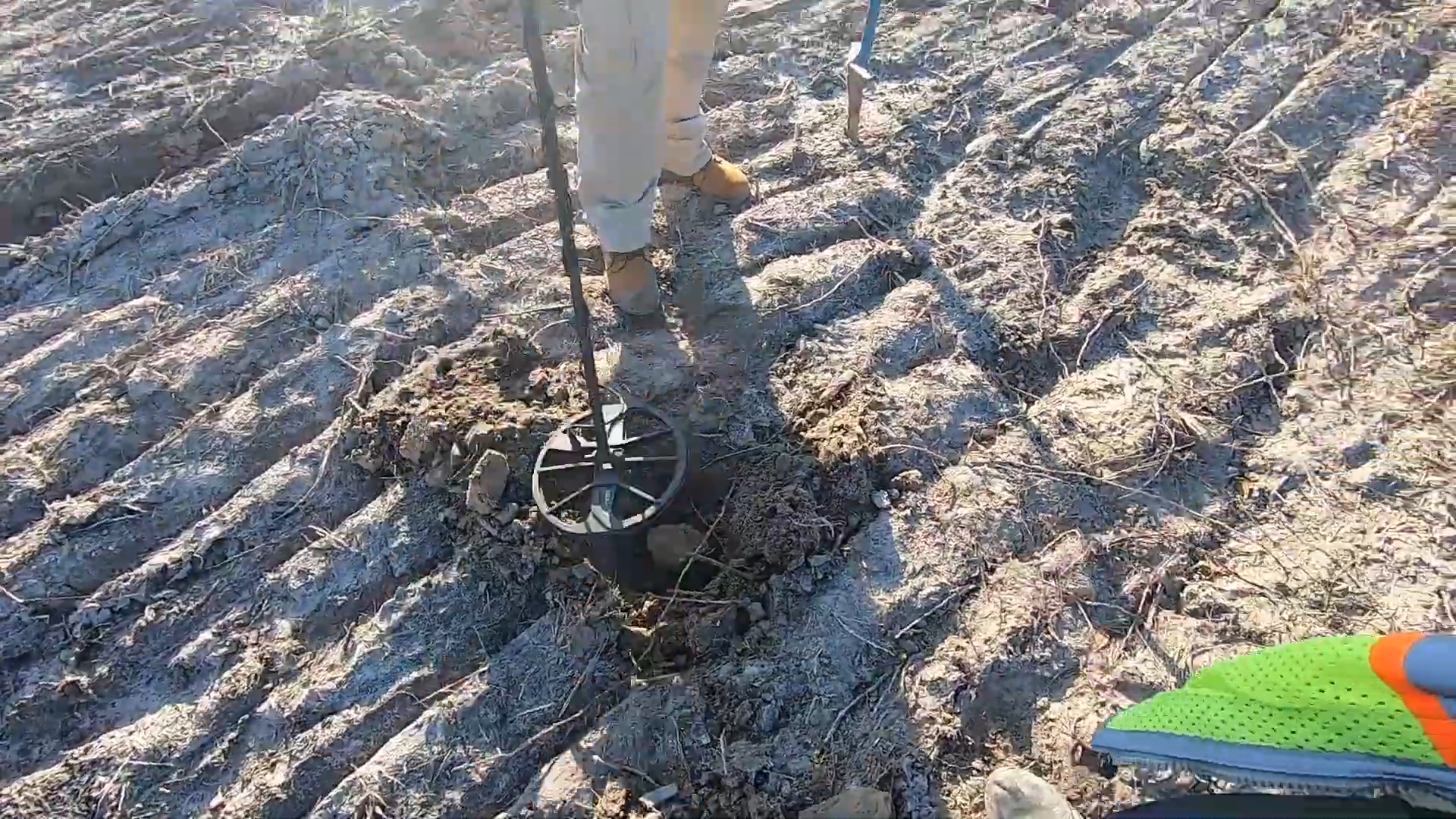 Metal detecting a Civil War site before it disappears