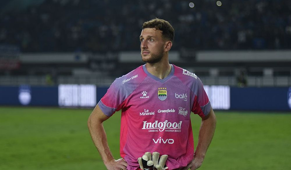 Adam Przybek, kiper Persib Bandung