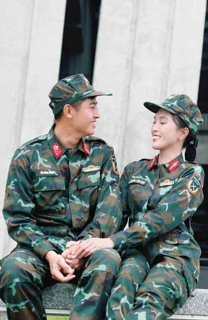 Cặp chiến sỹ trao nụ hôn gây sốt mạng trong buổi tổng hợp luyện A80 là ai? - 5