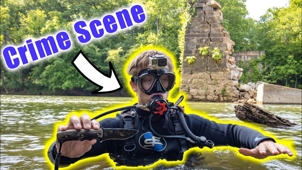 Underwater Evidence Search Diving to Help Police at Crime Scene(00)