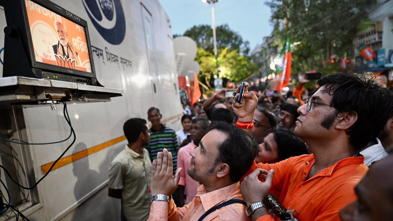 PM की कोलकाता रैली में उमड़ा जनसैलाब, मोदी ने कहा- TMC जाएगी, BJP आएगी