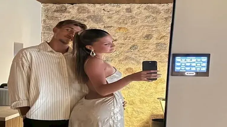 لاعب خط وسط بايرن ميونيخ توم بيشوف يواعد جوزفين شول