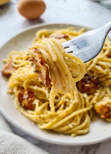 Inspiriert vom italienischen Pasta-Klassiker: Rezept für Halloumi-Carbonara