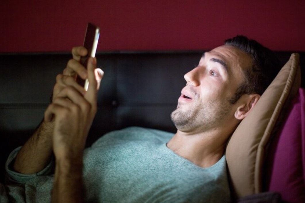 Orang yang Sering Nonton TikTok Tengah Malam, Miliki 7 Kebiasaan Ini