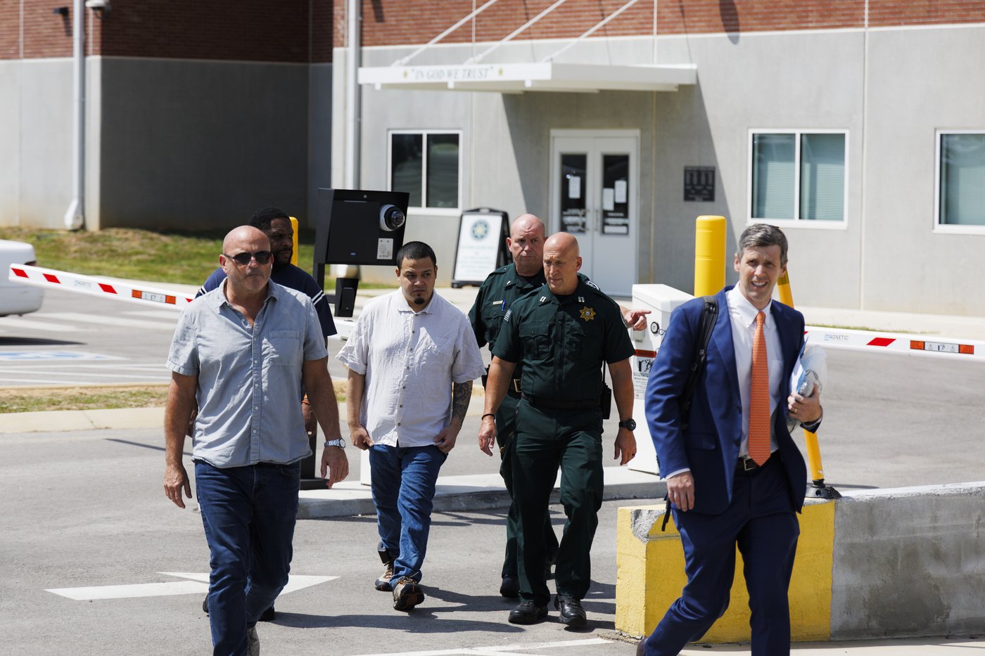 Kilmar Abrego Garcia, fourth from right, leaves the Putnam County Jail, Friday, Aug. 22, 2025, in Cookeville, Tenn. (AP Photo/Brett Carlsen)