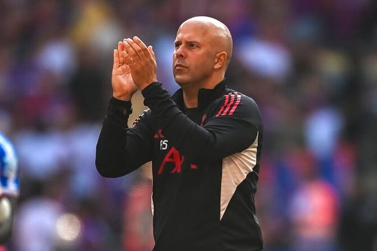 Arne Slot Tidak Mau Bahas Transfer Isak Sebelum Lawan Newcastle