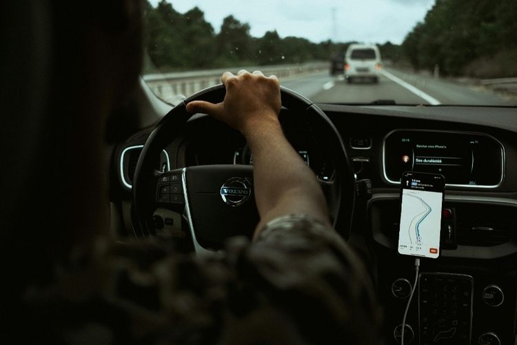 7 Tips Mengemudi Mobil untuk Pemula: Aman dan Percaya Diri di Jalan Raya