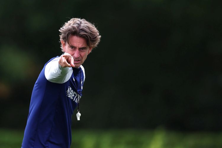 Thomas Frank Kritik Gagalnya Tottenham Mendatangkan Eberechi Eze