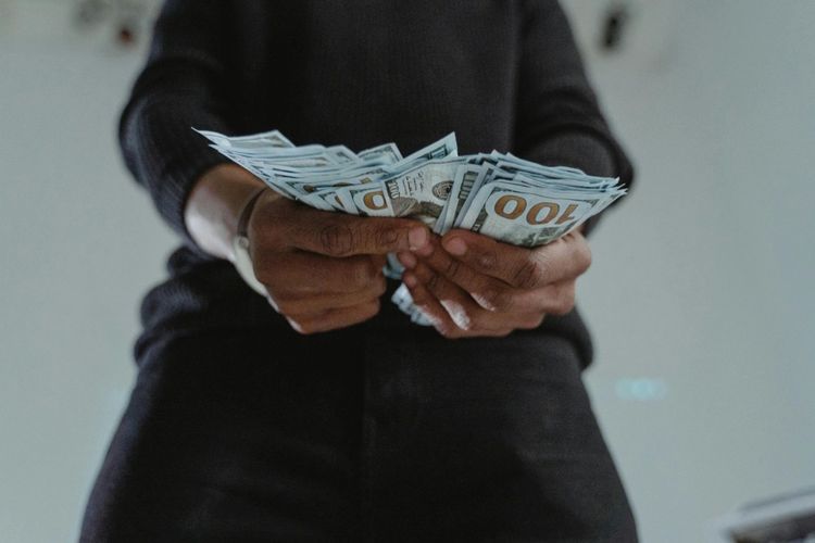 5 Zodiak Penerima Rezeki Besar Tahun 2025: Apakah Kamu Salah Satunya?