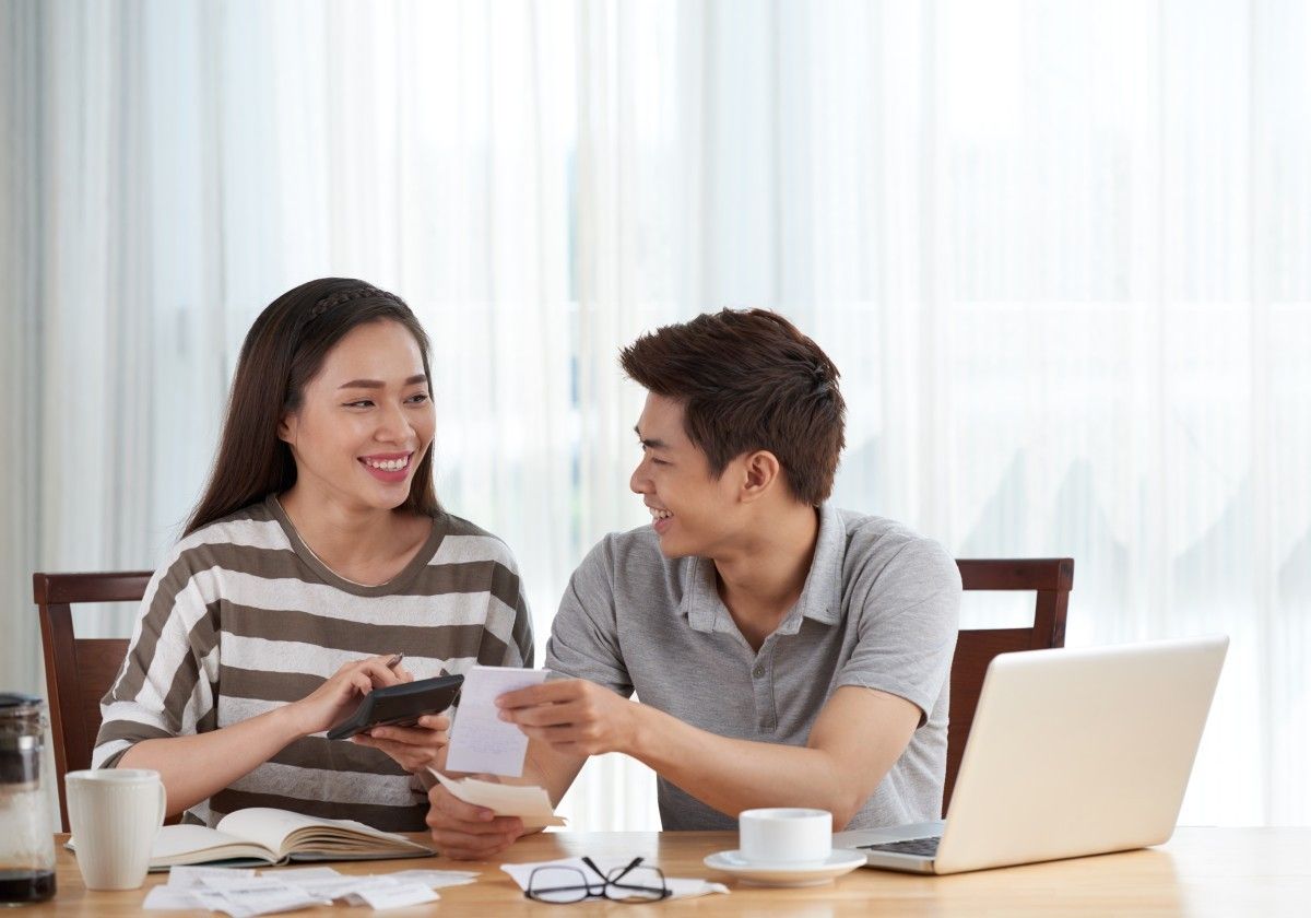 Ingin Hubungan Harmonis? 7 Tips Bijak Bicarakan Uang dengan Pasangan