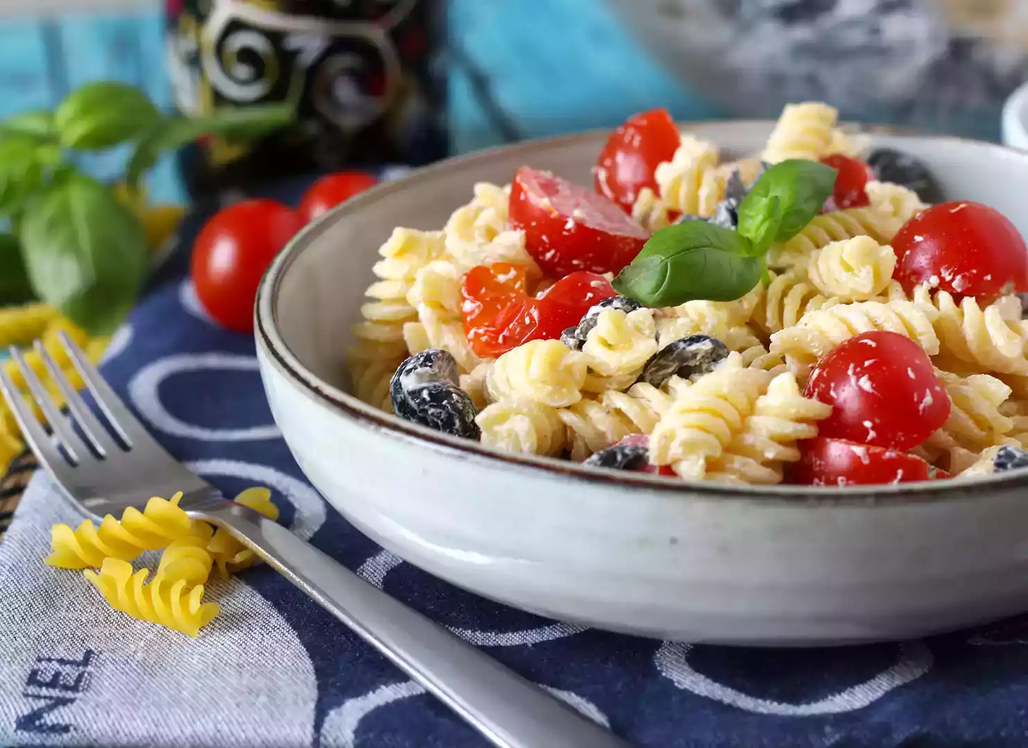 Cremiger nudelsalat, fertig in weniger als 10 minuten!