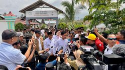 Detik-Detik Wapres Gibran Kunjungi Anak-Anak Korban Gempa Poso: "Tetap Sekolah"