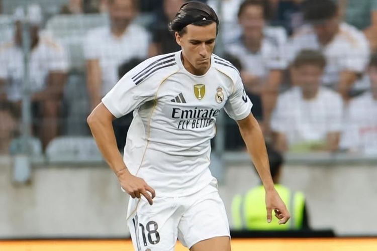 Carreras Membuat Perayaan di Laga Pertamanya Bersama Real Madrid