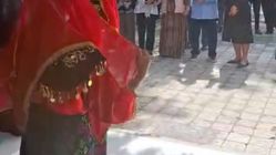 Tari Mokambu Sambut Longki Djanggola di SMPN 9 Palu