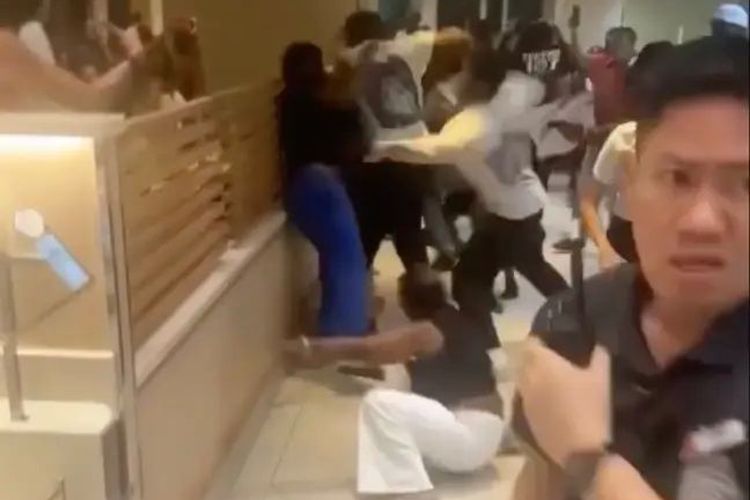 24 Penumpang Kapal Pesiar Terluka dalam Perkelahian, Diduga Rebutan Ayam