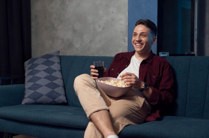 Film Favorit Bisa Kurangi Stres, Ini 5 Tips Pilih Film Tepat