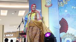 Gelora PKK Makassar Hadirkan Fashion Show Wastra Sulsel