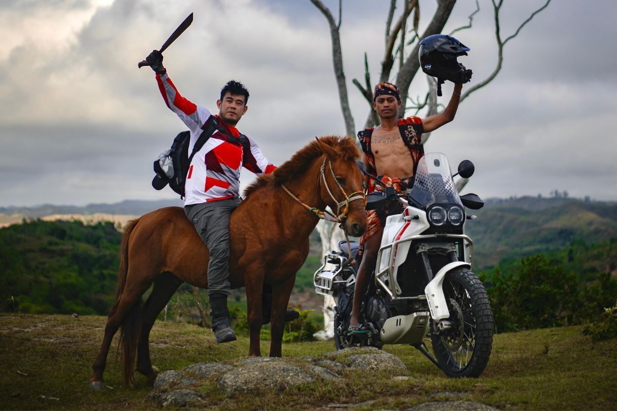 Kisah Petualangan Rowby & Ducati DesertX di Sumba