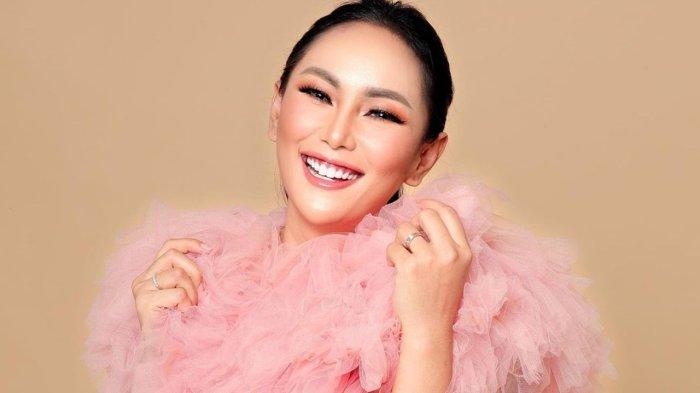 Artis Jual Es Teler, Bahagia Dapat Modal Rp50 Juta dari Anaknya