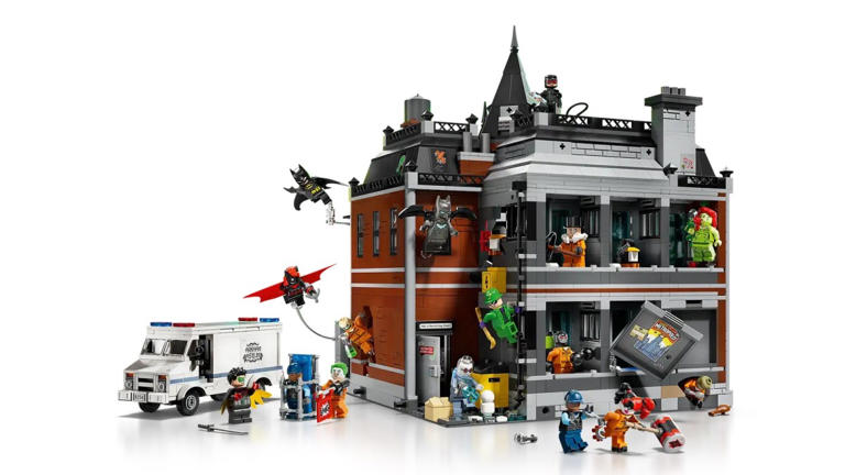 LEGO Just Dropped a New 2,953-Piece Arkham Asylum 'Batman' Set That's ...