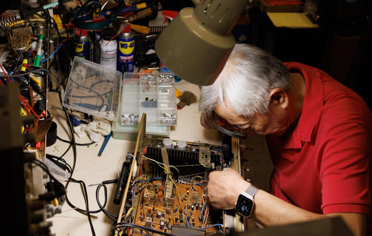 Tai Tsui can fix your vintage radio receiver