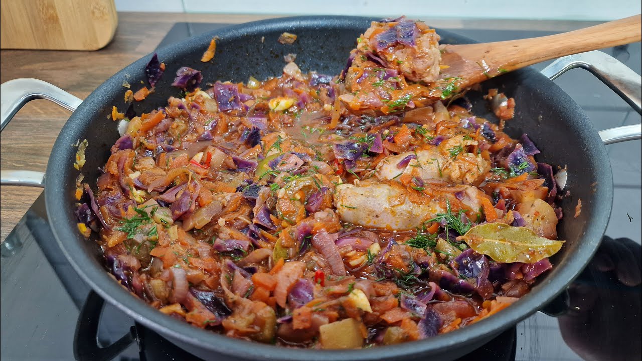Ein wunderbares Rezept für geschmorten Kohl mit Wurst, ein einfaches ...