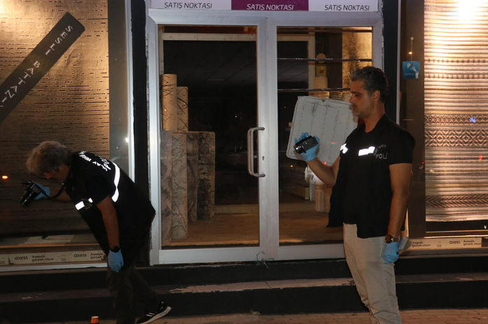 Oda başkanı 2 kişiyi öldürdü! Pastane kan gölü!