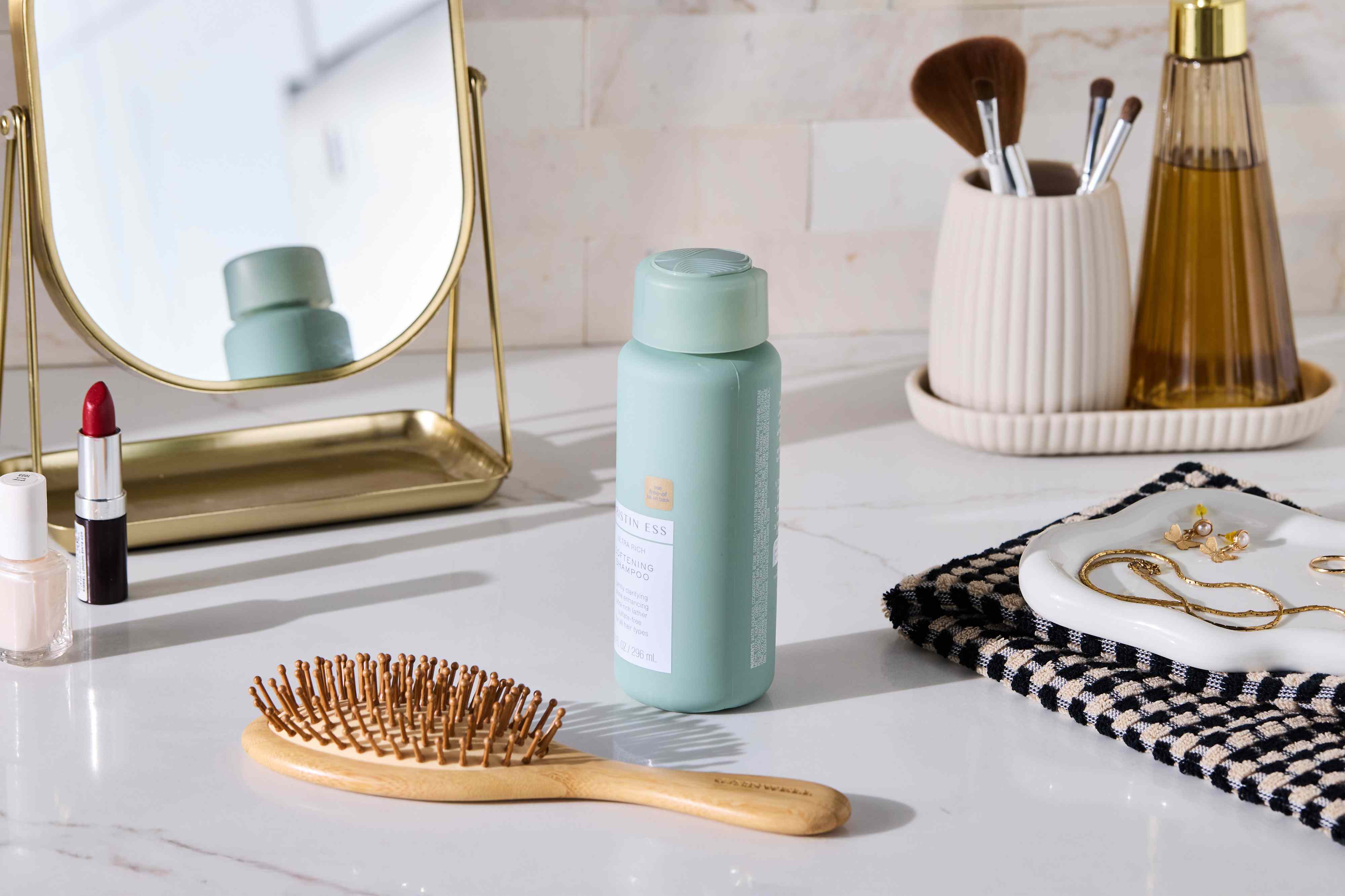 6 Surprising Things You Can Actually Clean With Shampoo, According to ...